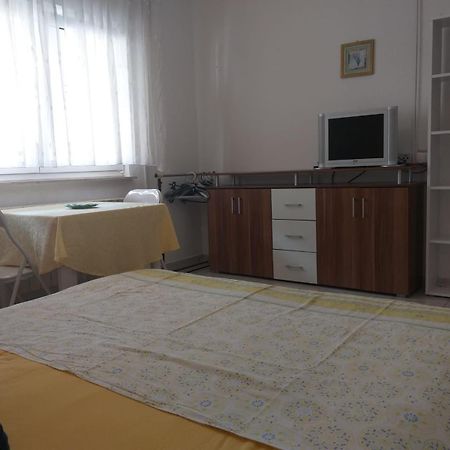 Beach Apartments Nemira Omis Exterior photo