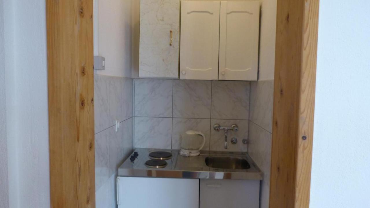 Beach Apartments Nemira Omis Exterior photo
