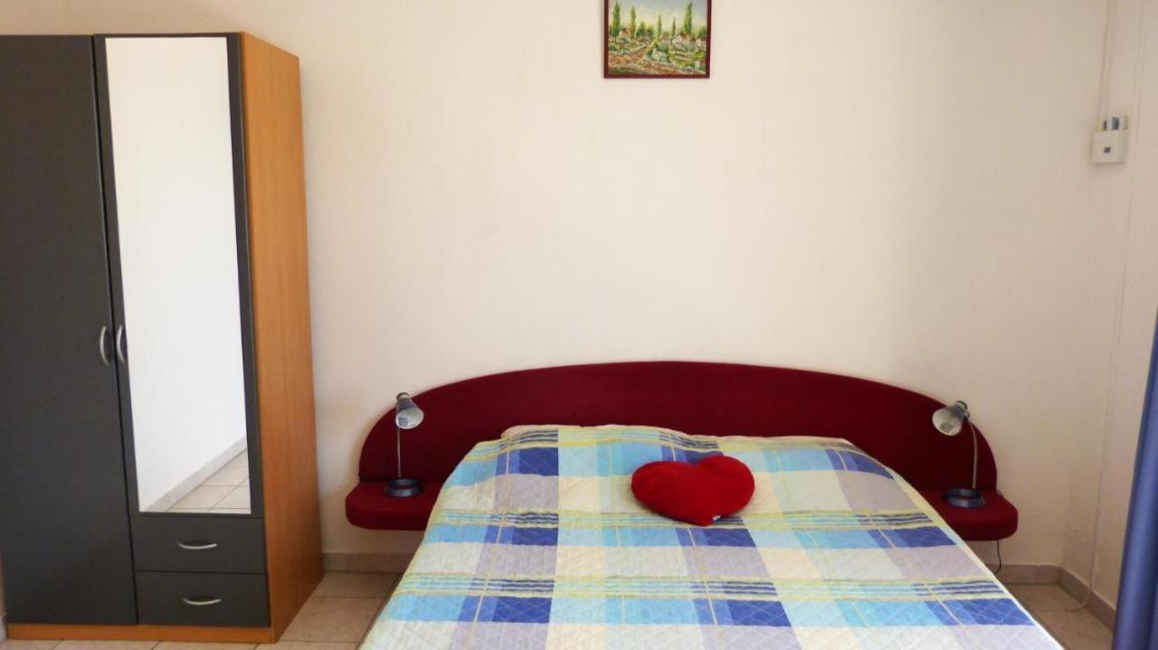 Beach Apartments Nemira Omis Exterior photo