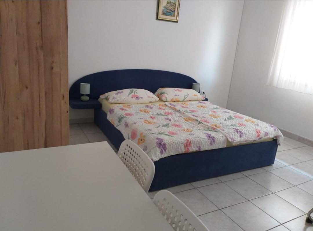 Beach Apartments Nemira Omis Exterior photo